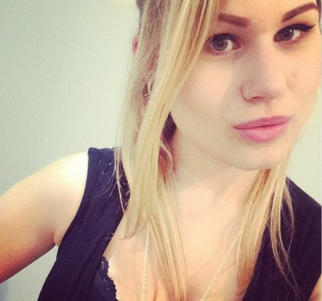 Honey And Sulphur model naked galleries