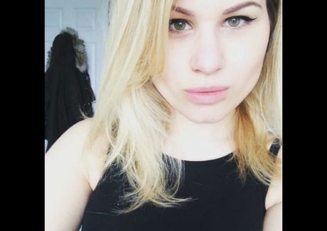 Honey And Sulphur model sex photos