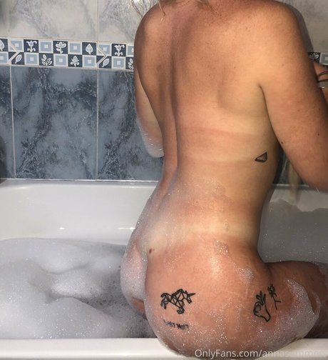 annanicolefree pornstar sex photo