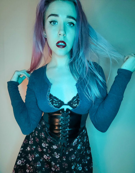 enicat hot actress photos