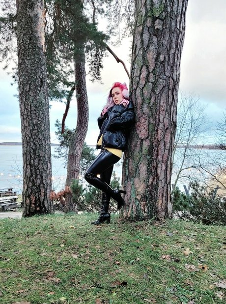 enicat art actress pic