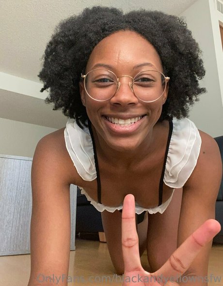 blackandyellownsfw naked actress img