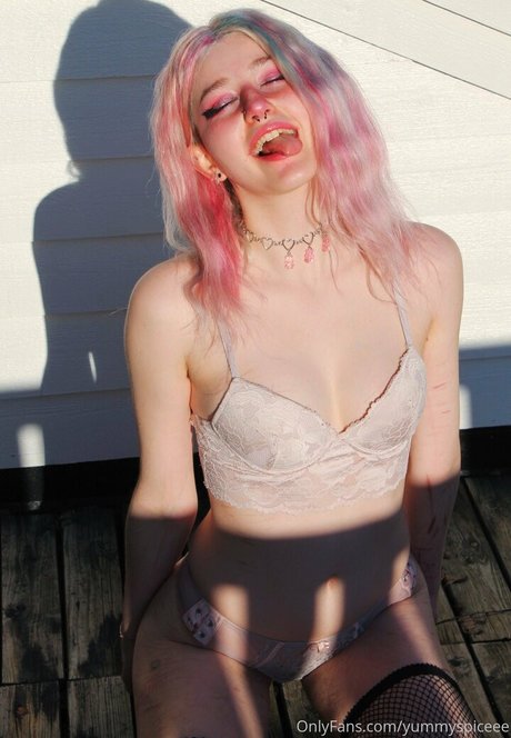 yummyspiceee model top photos