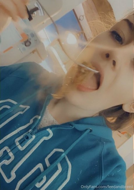 feedandbreed naked model img