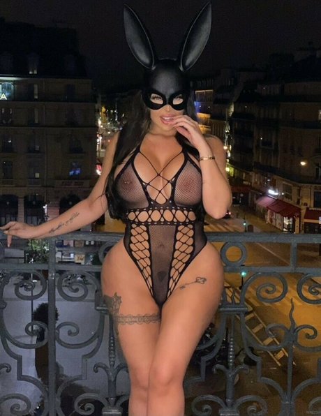 Kahina Sbeauty naked actress image