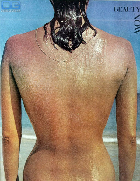 Raquel Welch sexy actress img