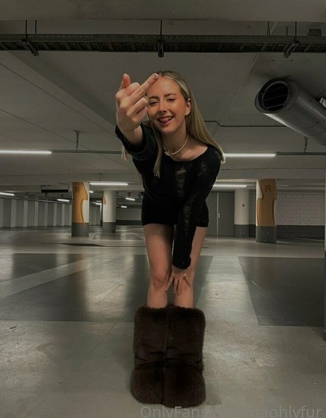 naohlyfur star top pic