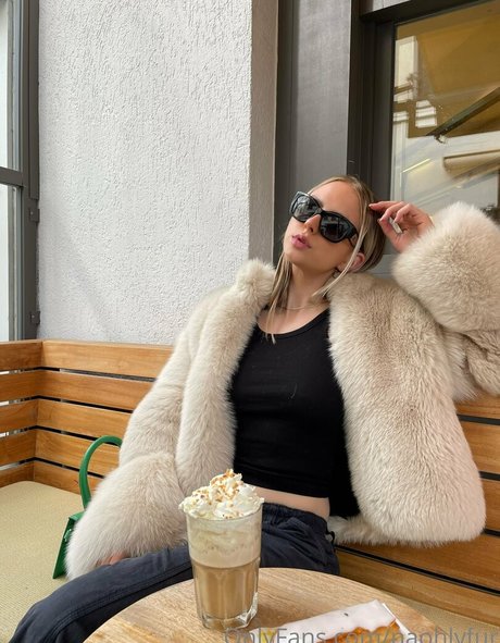 naohlyfur adult model photos