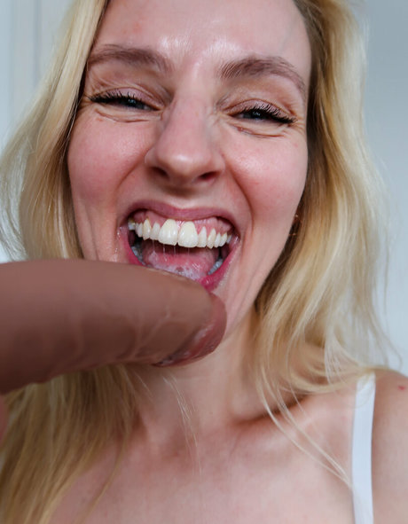 beatricehartley nice actress images