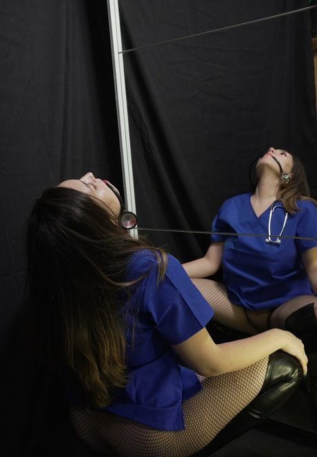 HollyMolly1997 erotic actress galleries