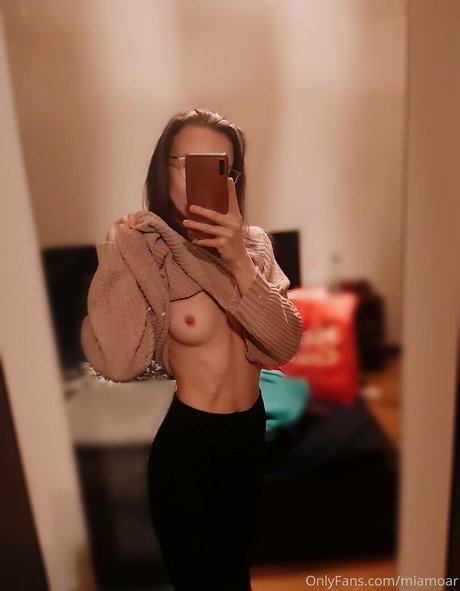 miamoar nudes model archive