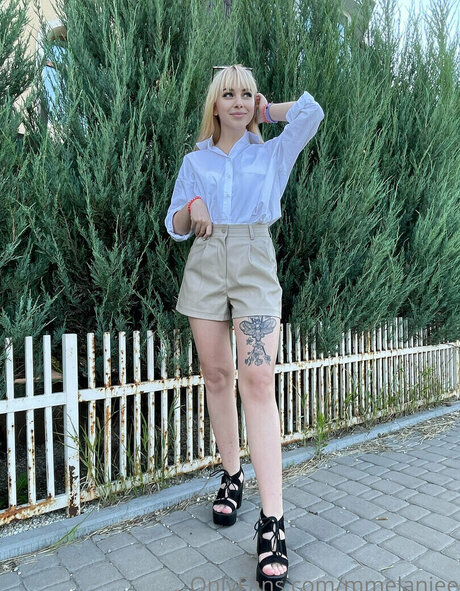 mmelaniee free actress photo