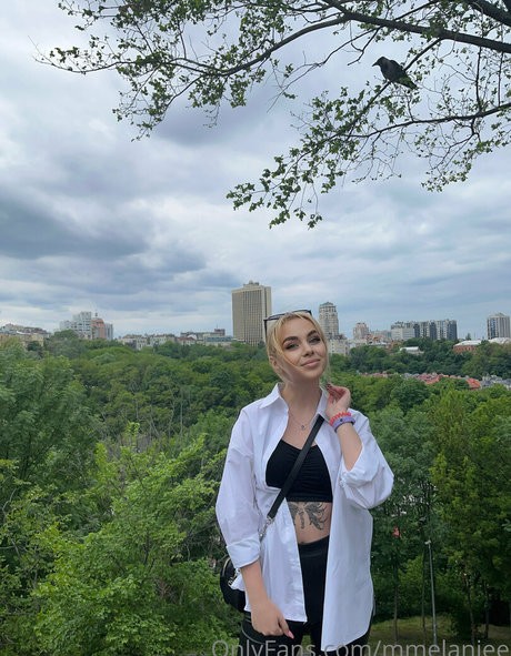 mmelaniee model nude pic