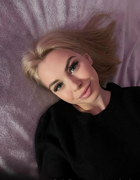 mmelaniee pornstar pretty pics