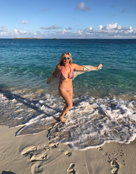 Lenna Paytas beautiful model gallery