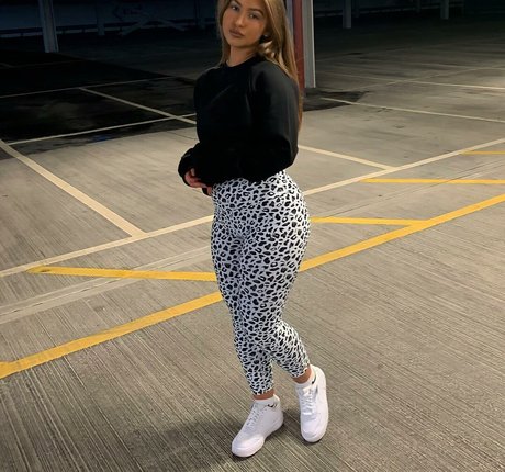 MyProtein model adult img