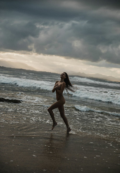 Sjana Elise Earp hd model gallery