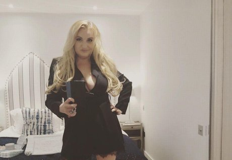 Daisy May Cooper model hot pics