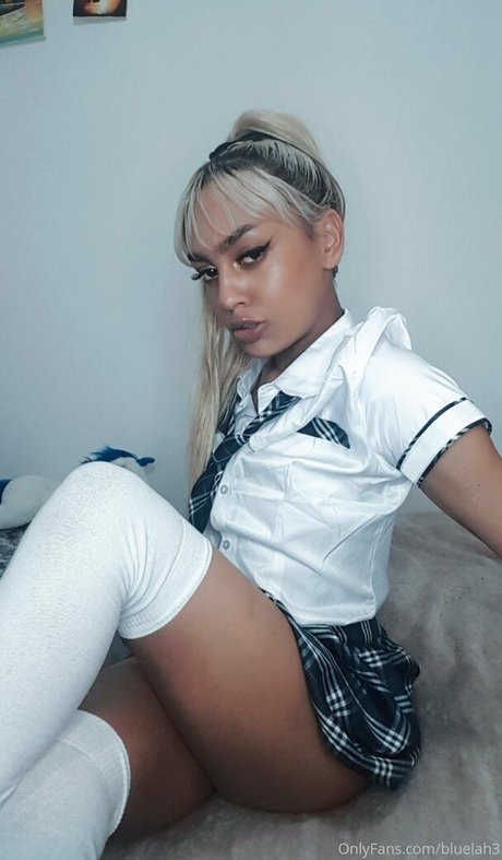 petite brunette onlyfans sexy pics