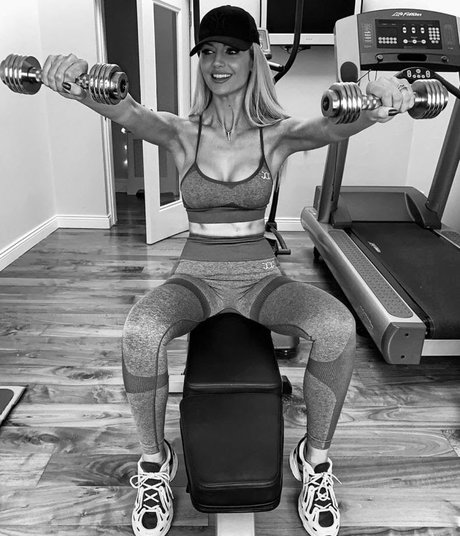 Rosanna Davison art model img