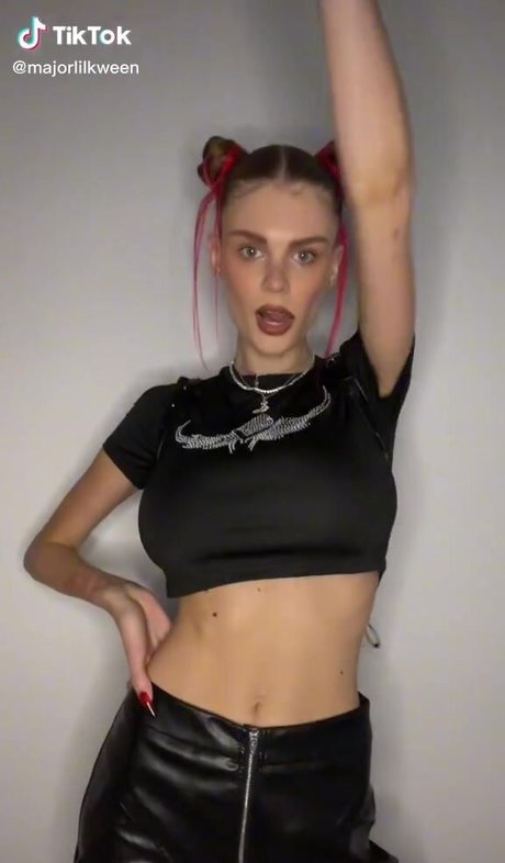 Alex Elizabeth Ljadov top star pic