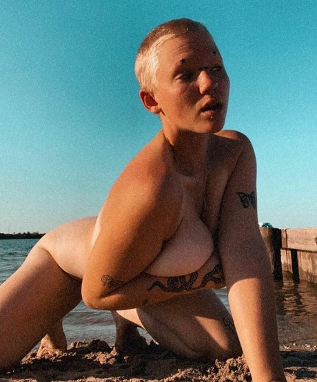 WoahPhinn porn star archive