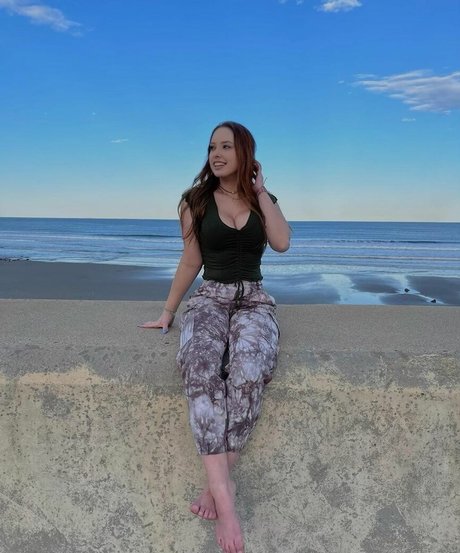 maeganrayy model hot img