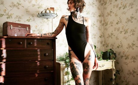 Deadnettle model naked galleries