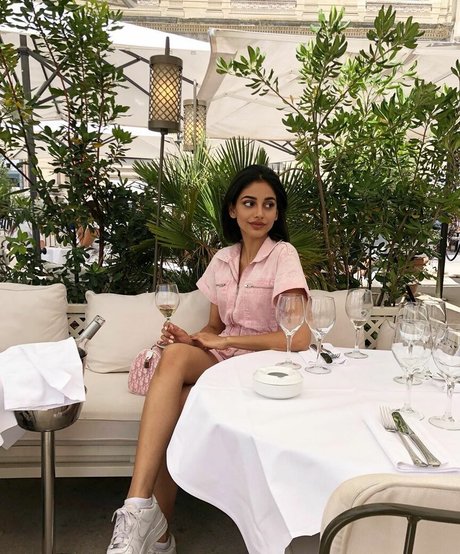 Banita Sandhu model sexy image