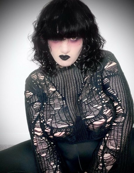 DemonG Bugs adult star image