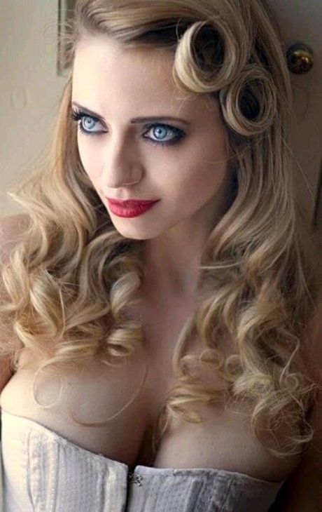 Sinead Bales hd actress photos