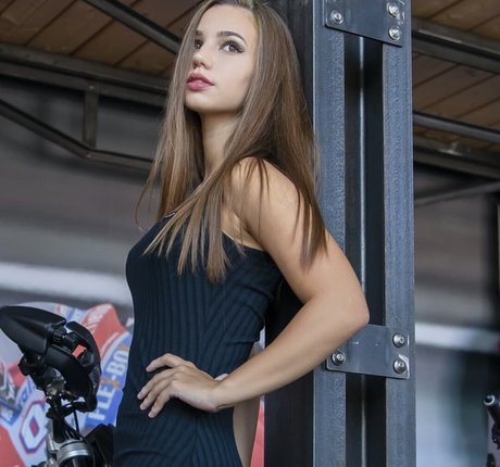 Fiege Eszter nude model pics