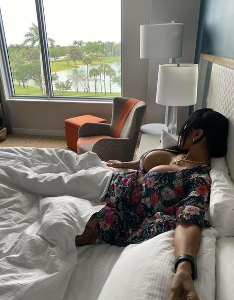 Odalys Borrero model top images