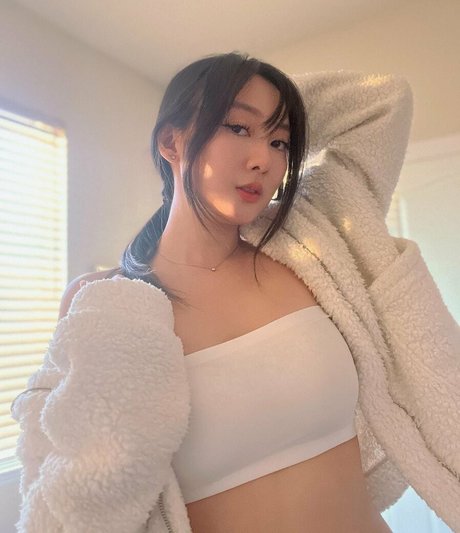 Ceweina adult model photos