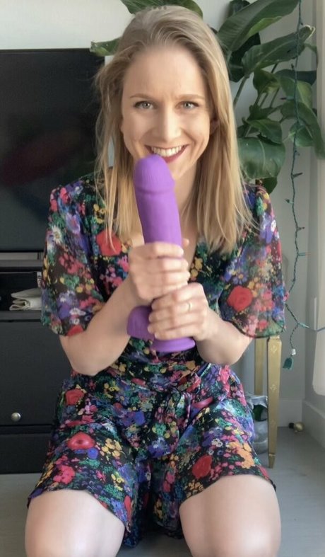 Demis Kitchen model naked image