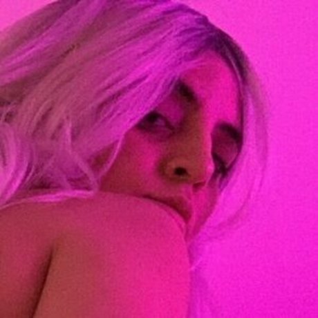 girlultra sexy model pic