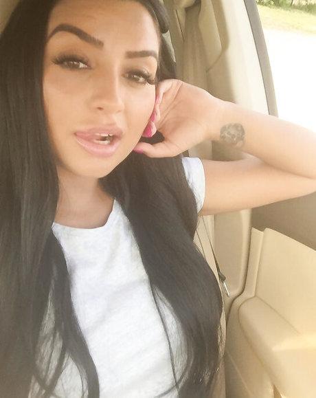 Nicolebella naked model pictures