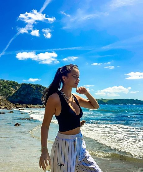 Sophie Slape model nude pic