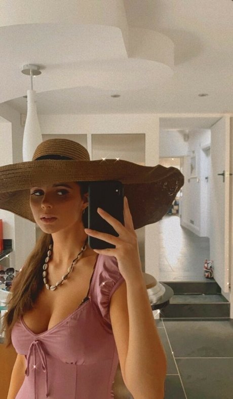 Sophie Slape nude star picture