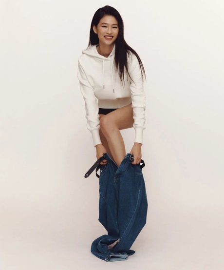 Jung Ho yeon art actress gallery