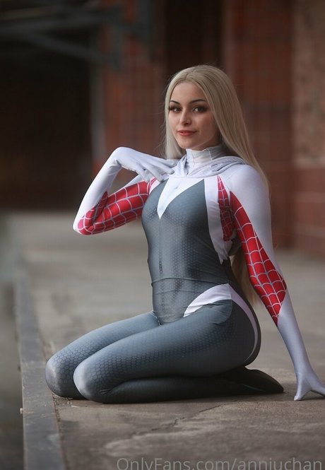 Annjuchan naked model photo