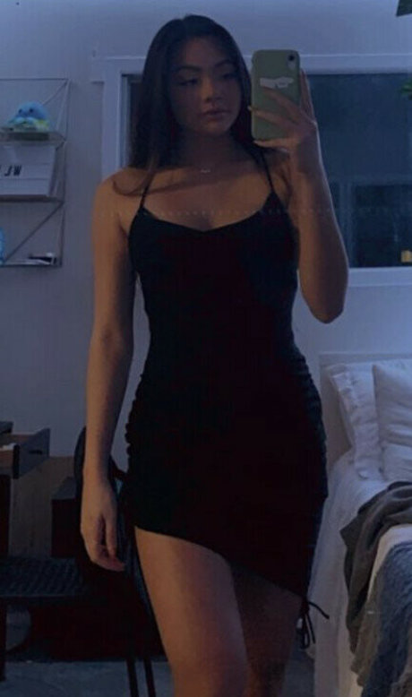 Carly Wong star erotic picture