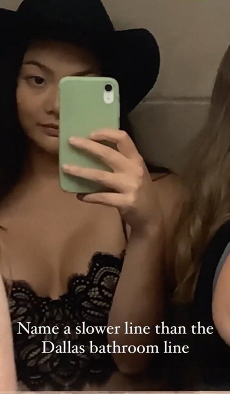 Carly Wong xxx model image