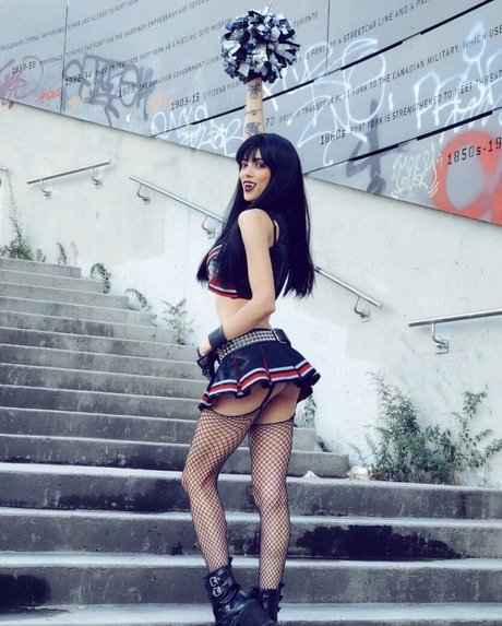 LeeAnna Vamp art star pictures