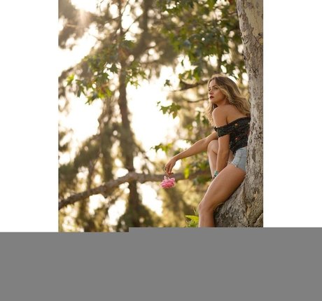 Shantel VanSanten adult model gallery