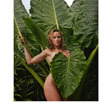 Shantel VanSanten model xxx pictures