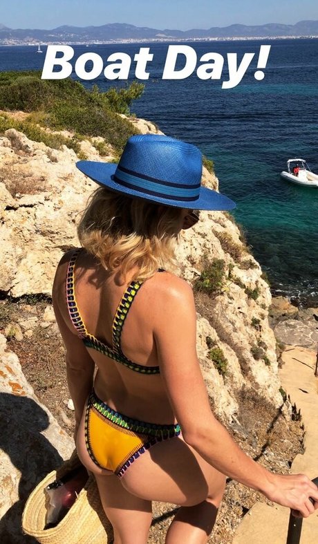 Shantel VanSanten model free gallery