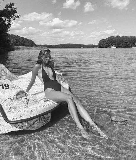 Izabella Krzan erotic actress photo