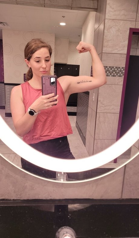 Lizzie All Day nude star picture