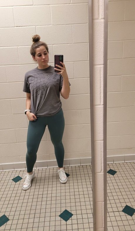 Lizzie All Day hot pornstar galleries